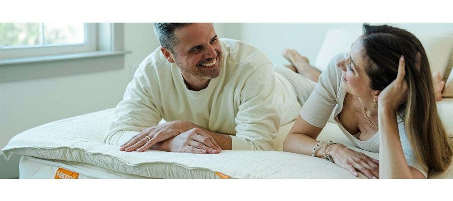 couple laying on Happsy organic mattress