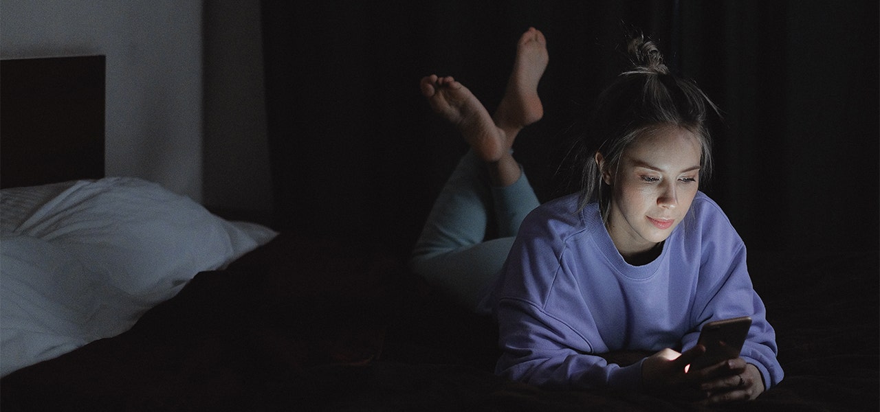 Woman hanging out on her bed and research sleep chronotypes