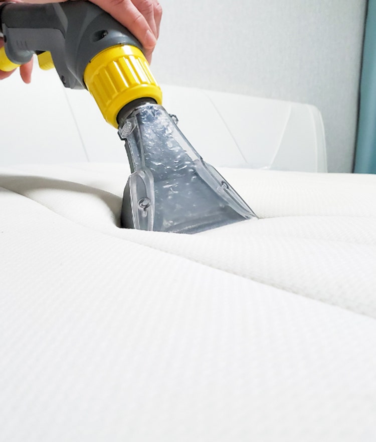cleaning a mattress with a vacuum cleaner