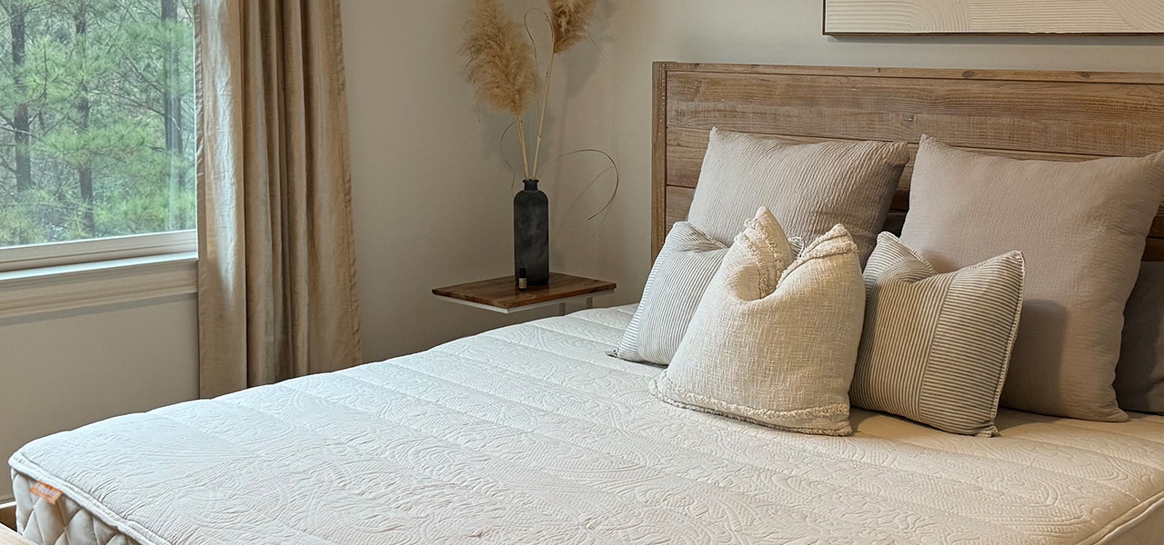 happsy organic mattress with organic aesthetic beige pillows