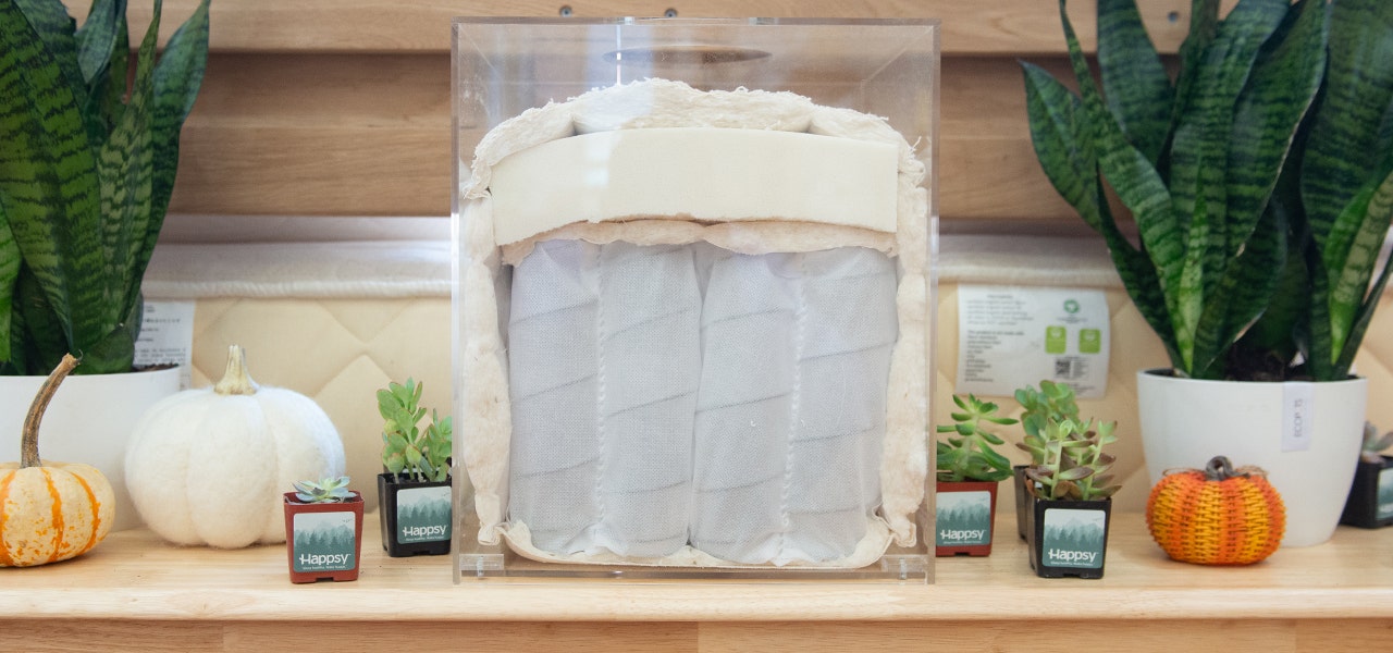 display of the Happsy GOTS certified organic mattress's individually encased coils