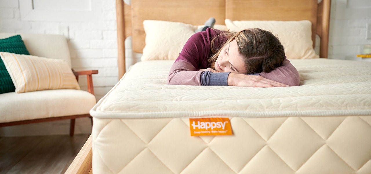 woman laying on happsy organic mattress
